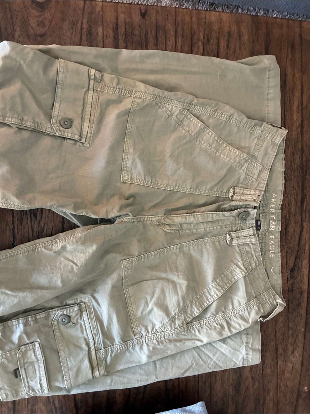 American Eagle Outfitters Womens Olive Green Cargo Pants. Size 4.